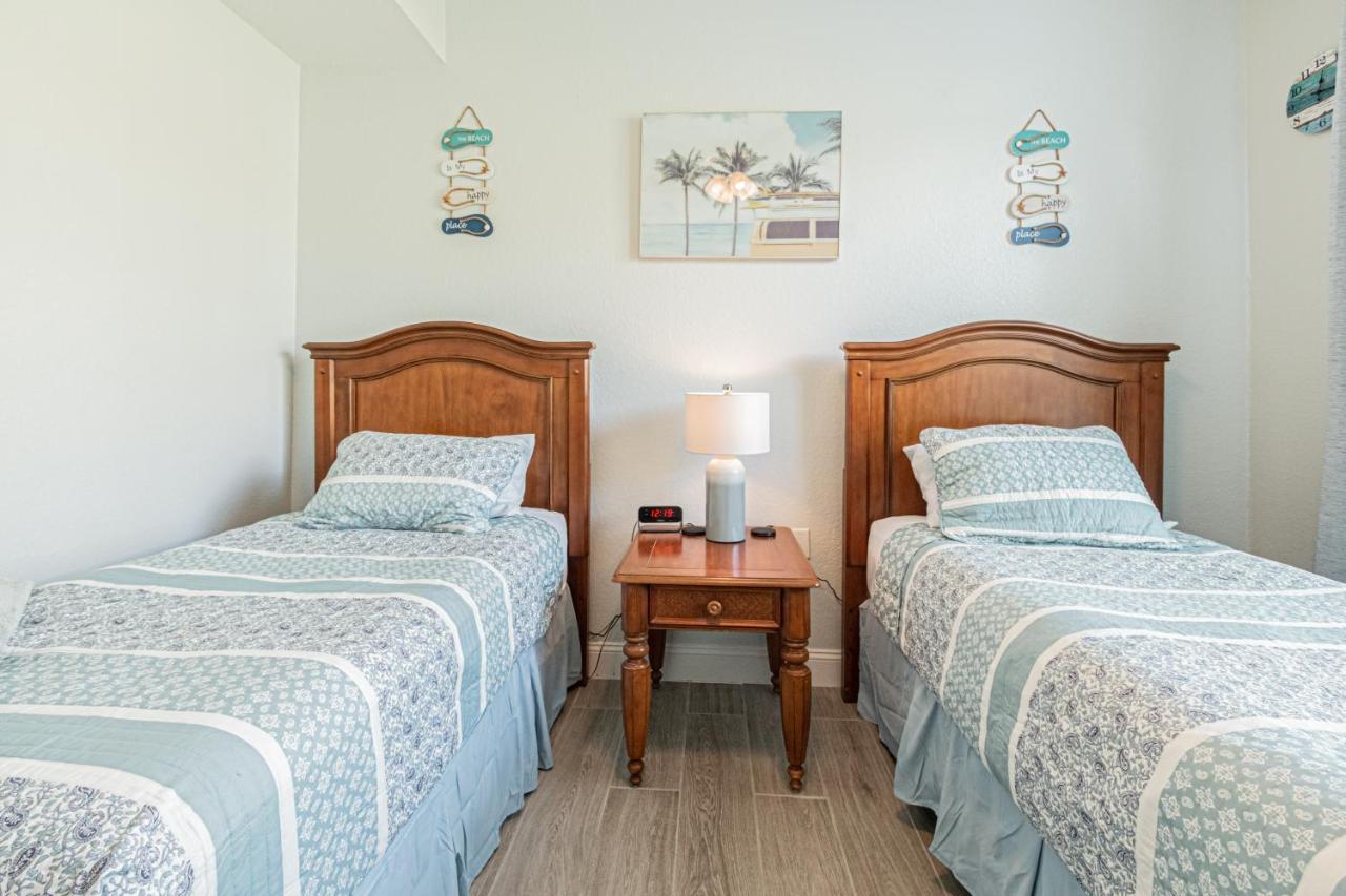 Greenlinks At Lely Luxury White Orchid Fully Renovated Modern 1st Floor 3bdr Golf Apartment