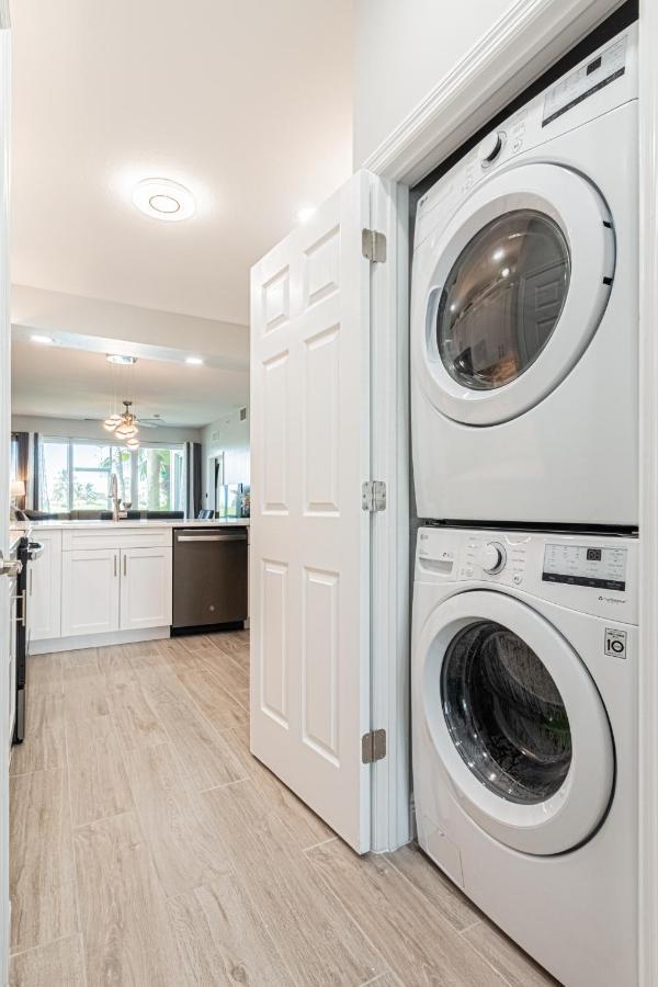 Greenlinks At Lely Luxury White Orchid Fully Renovated Modern 1st Floor 3bdr Golf Naples